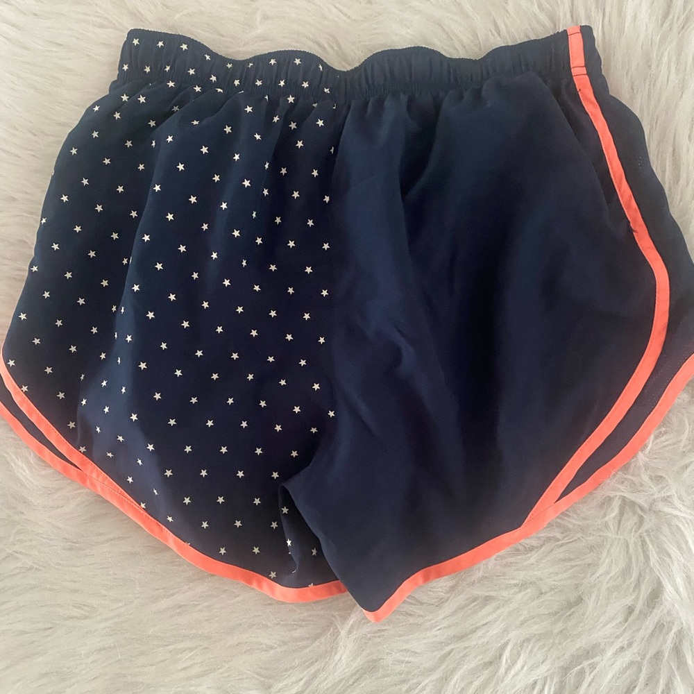 Nike Women’s Size Large Shorts with Liner - Picture 3 of 4
